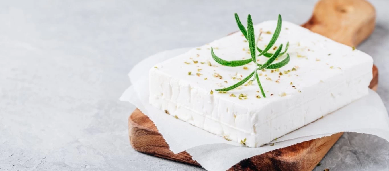 Το γιαγιαδίστικο κόλπο για να διατηρείς φρέσκια την φέτα ακόμη και για μήνες